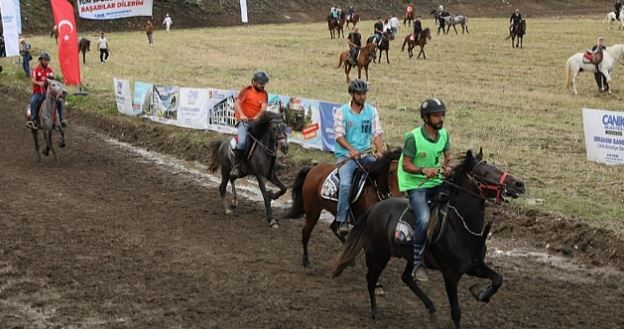 Canik'te Rahvan At Yarışları 