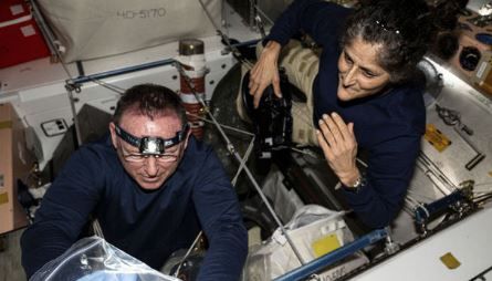 Astronotlar Dünyaya Döndü