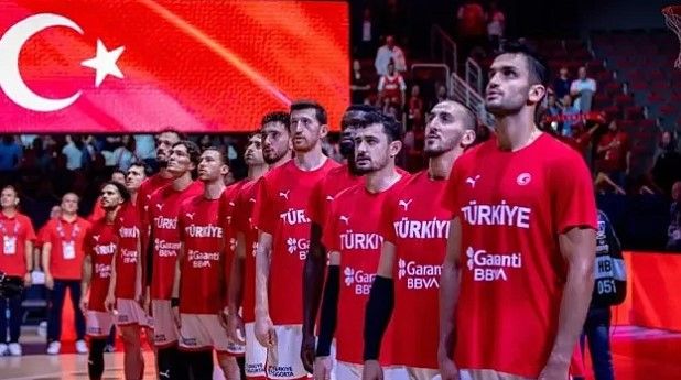 12 Dev Adam 24 Yıl Sonra Yarı Finalde
