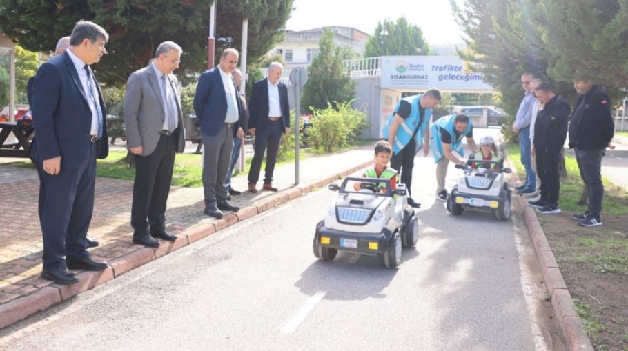 Miniklere Trafik Bilinci Aşılanıyor