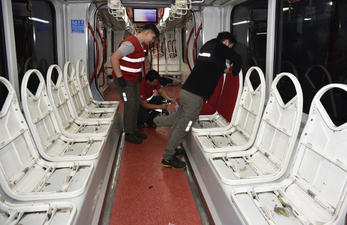 Tramvay Koltukları Yenilendi