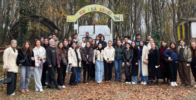 OMÜ'lü Öğrencilerden Hayvanlara Mama Yardımı