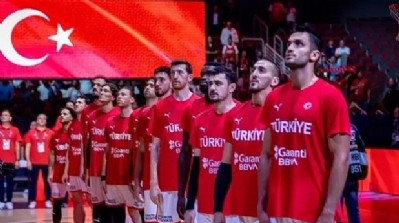 12 Dev Adam 24 Yıl Sonra Yarı Finalde